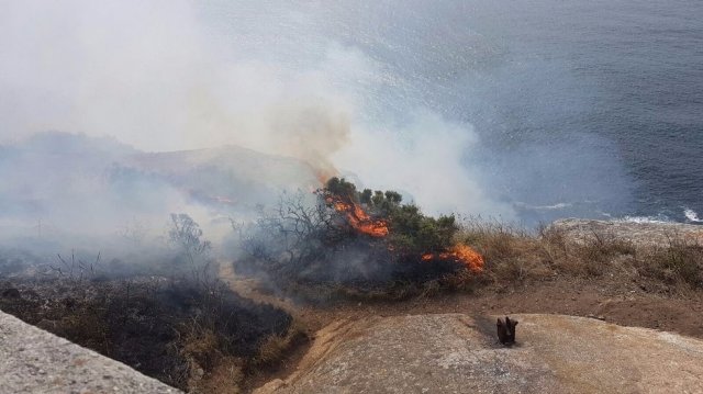 incendio-en-el-cabo-de-finisterre-jv-lado_5647_p